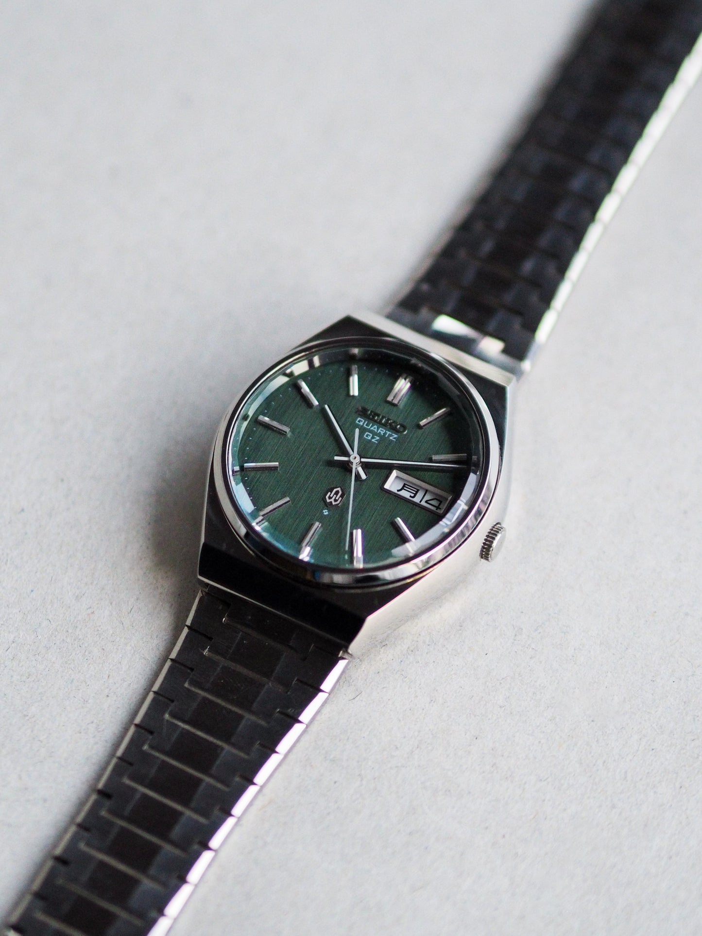 Seiko QZ 0923-8040 Quartz Green Moss Linen Dial