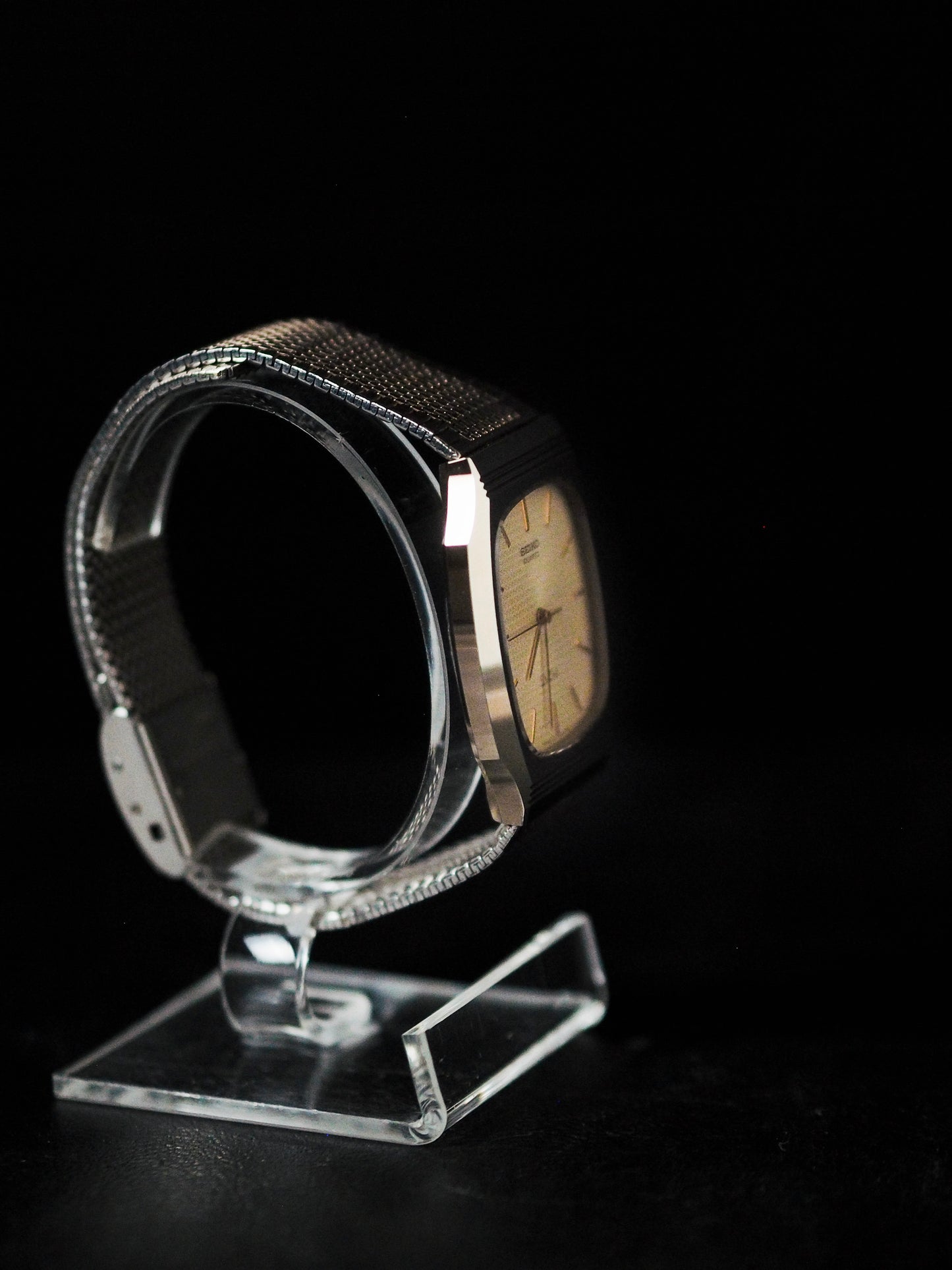 Seiko Dolce 7731-5091 Tonneau 碳化钨金色纹理表盘