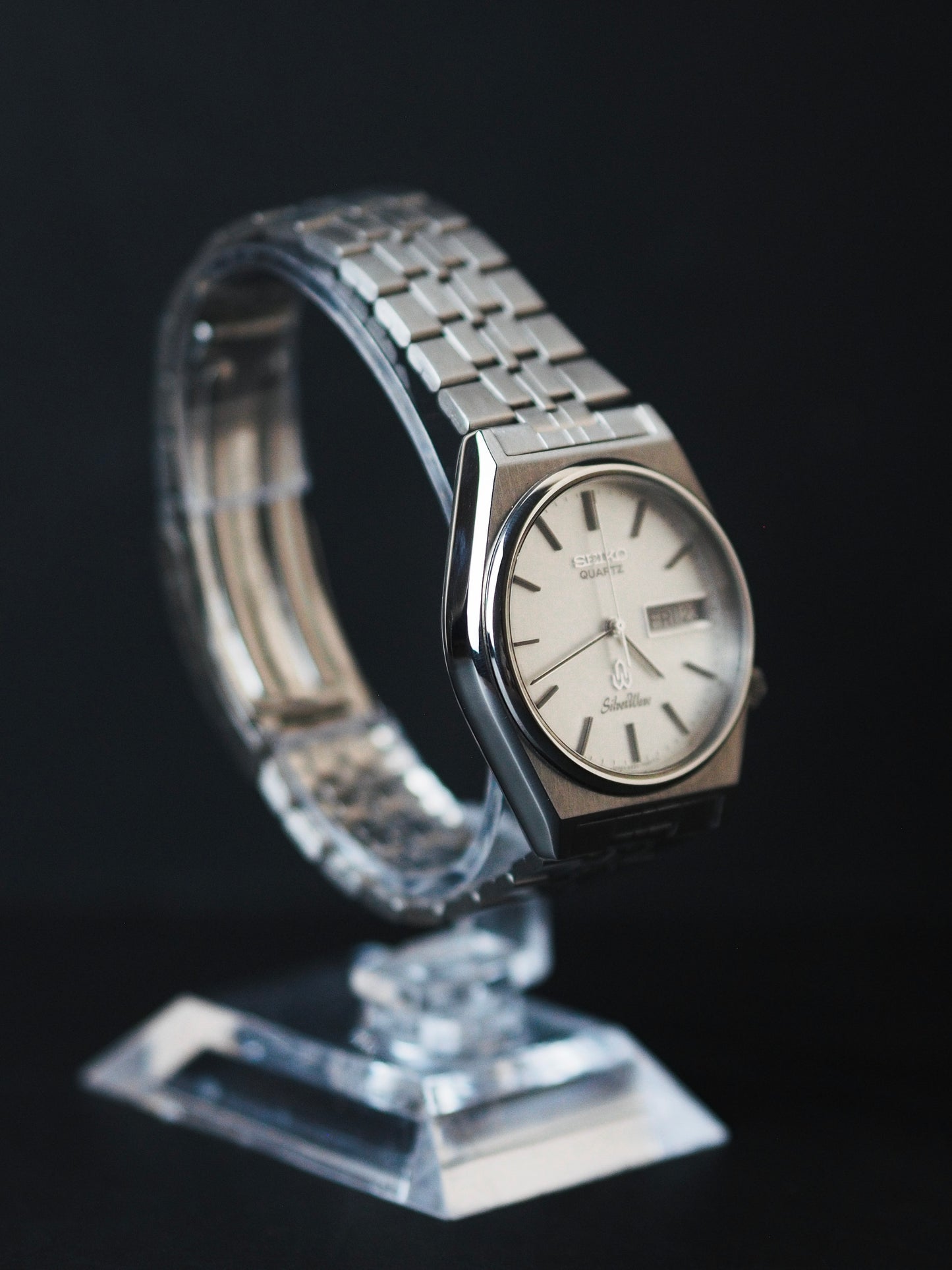 Seiko Quartz 8229-7040 Silverwave White Linen Dial