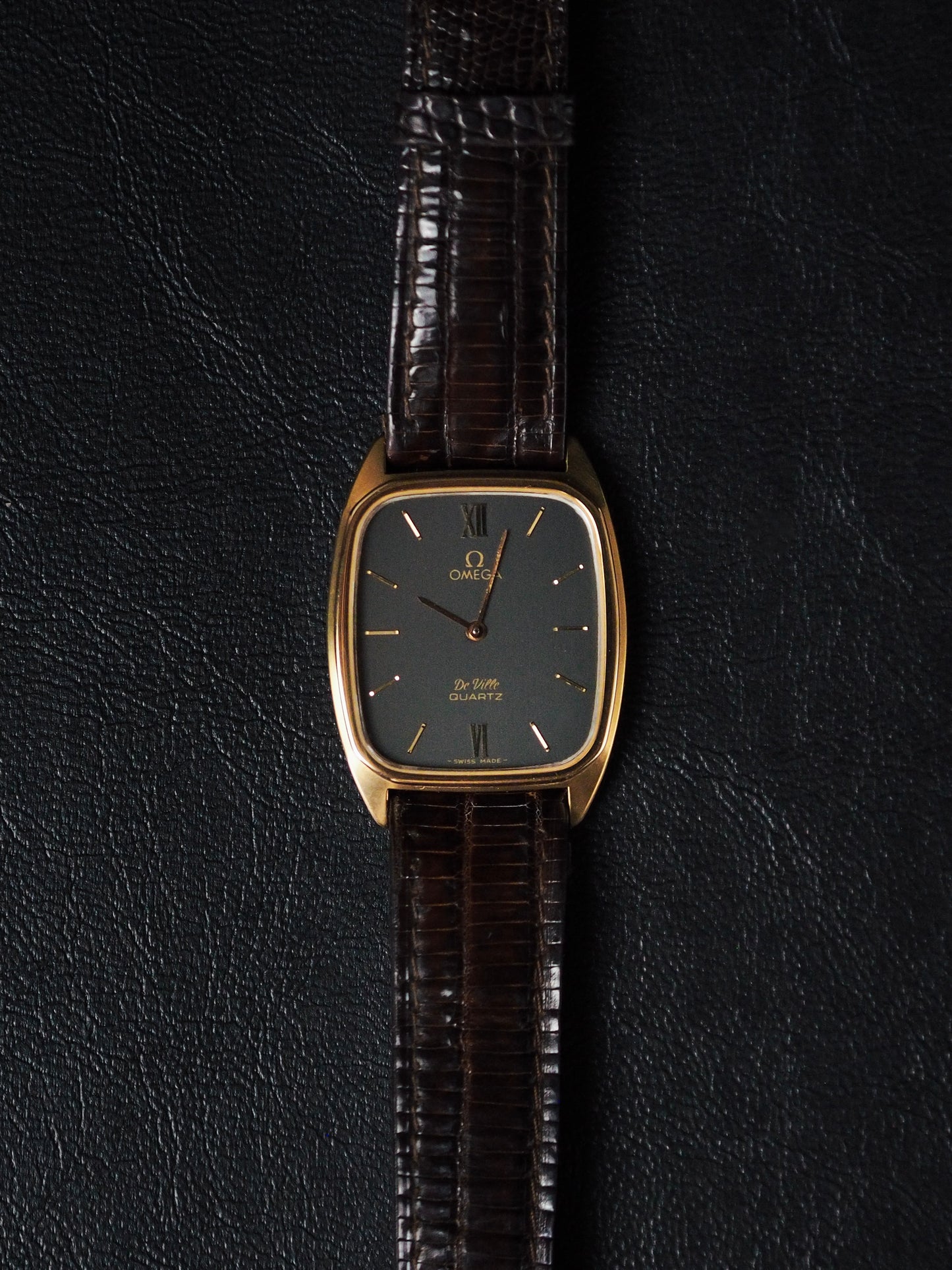 Omega De Ville Quartz 1365 Tank GP Cadran gris foncé