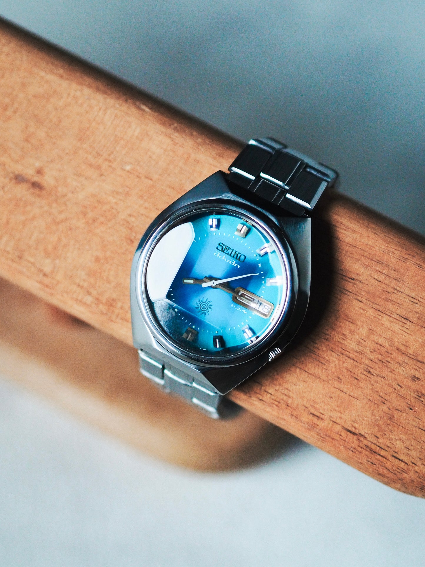 Seiko Advan 7019-7290 Faceted Crystal Blue Tosca Dial