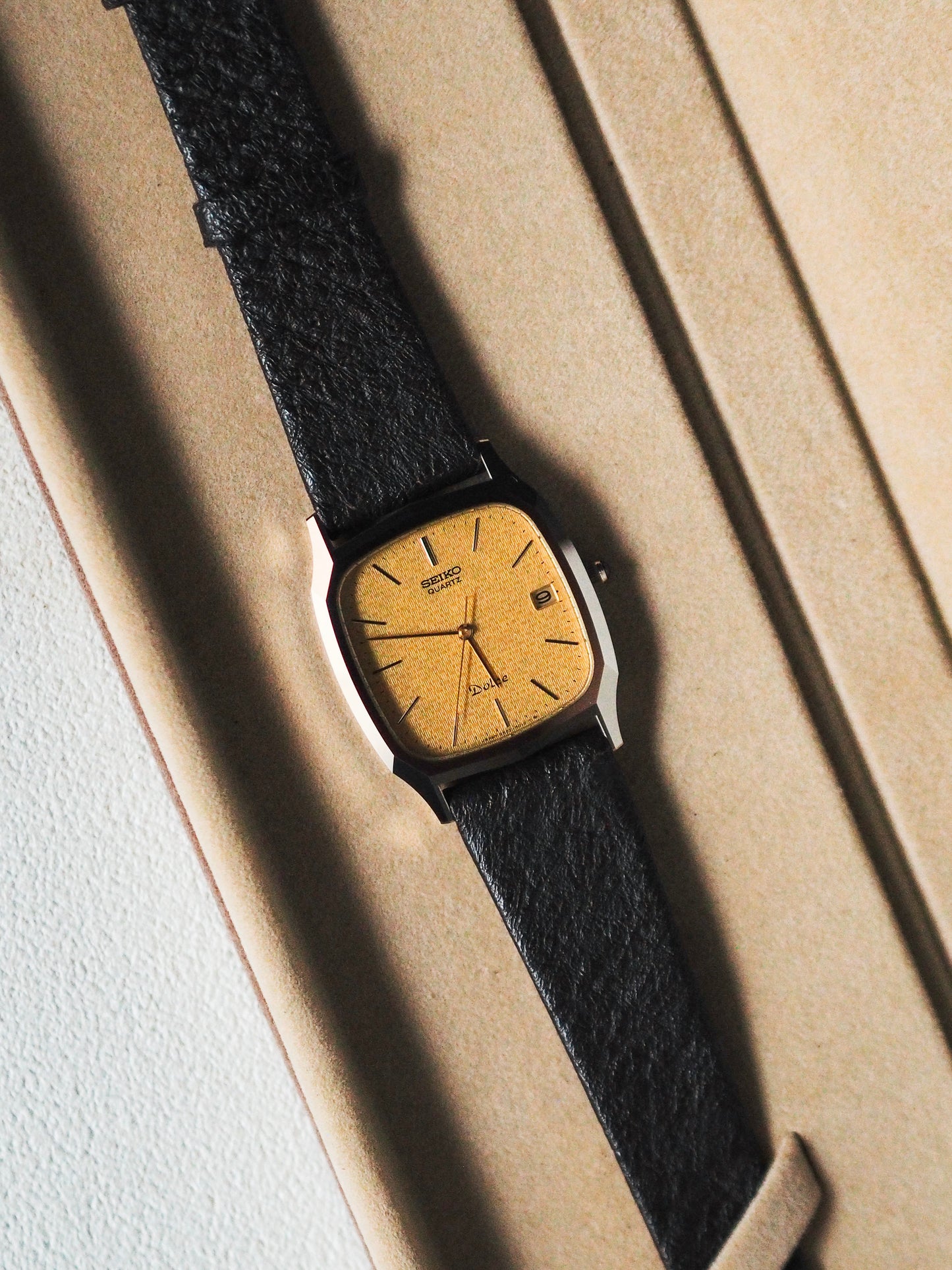 Seiko Dolce 9522-5011 Tank NSAG 金色瓷砖纹理表盘