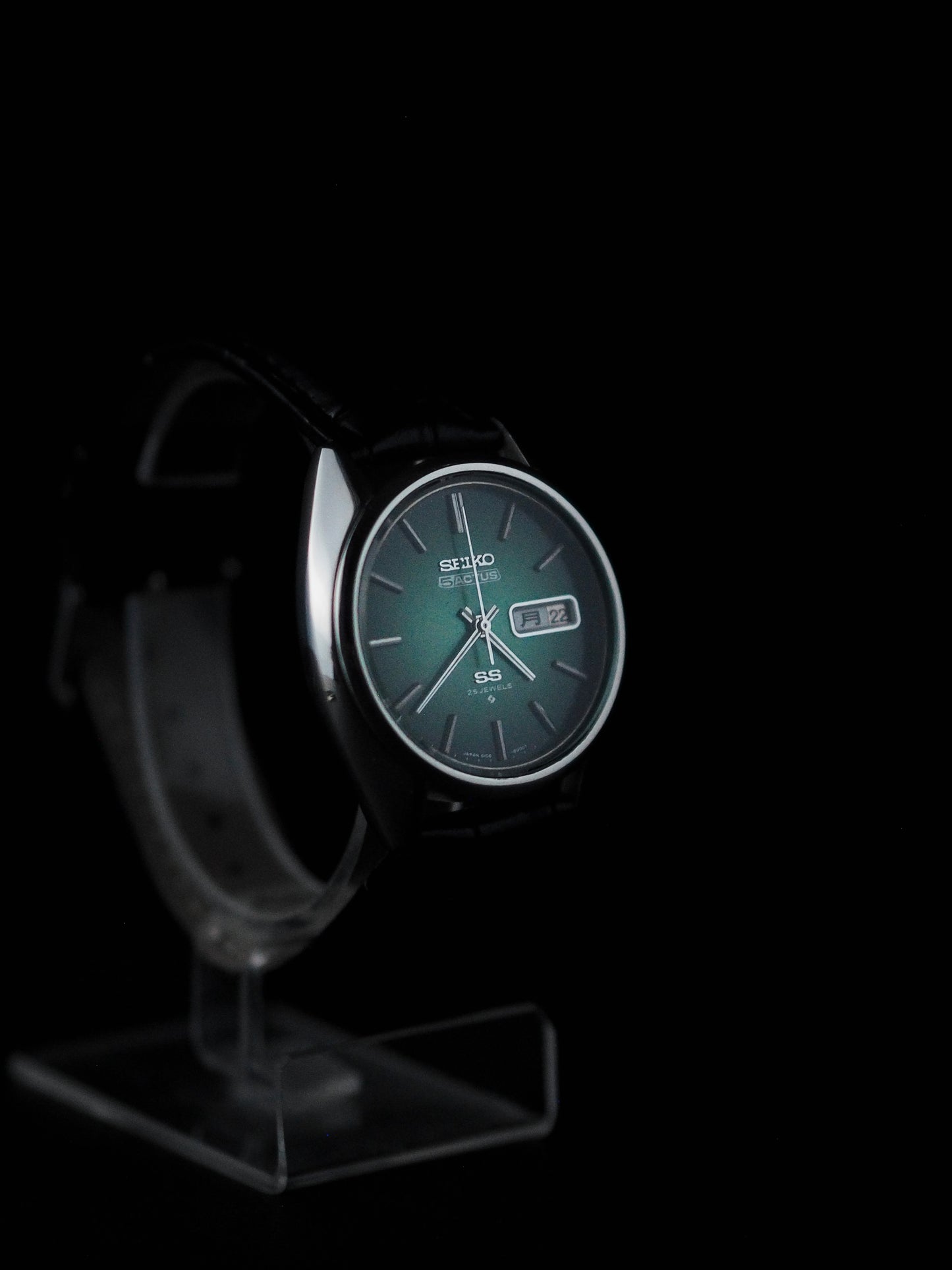 Seiko 5 Actus SS 6106-8660 JDM Cadran Sunburst Radiant Vert