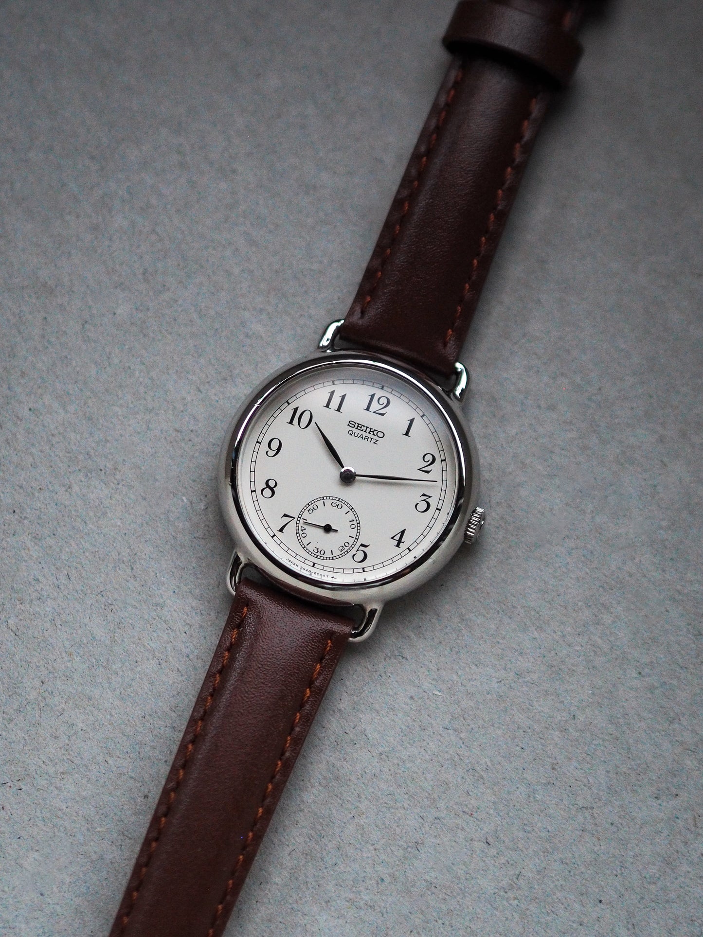 Seiko Quartz 2G28-6000 Sub-second White Dial