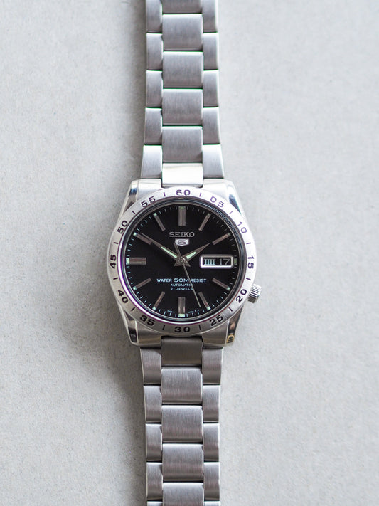 Seiko 5 7S26-02T0 SNKE01K1 Fix Bezel Black Dial