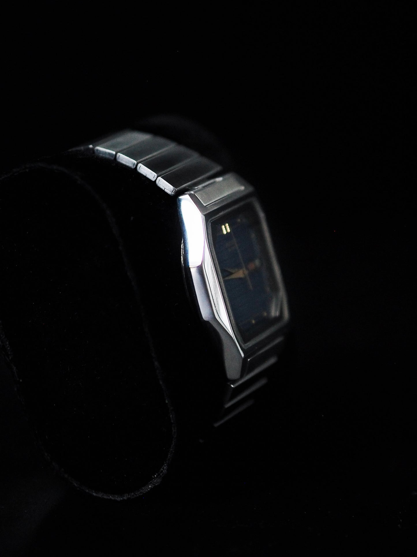 Seiko Quartz V743-5A00 Boîtier rétro Cadran à rayures dimensionnelles bleues uniques