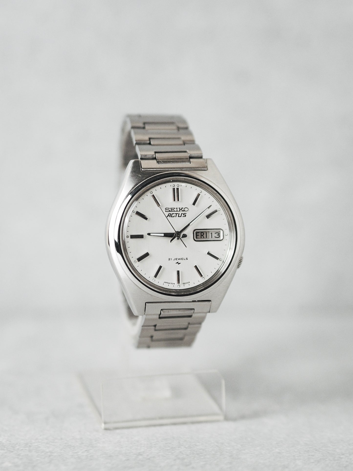 Seiko Actus 7019-8010 White Linen Dial