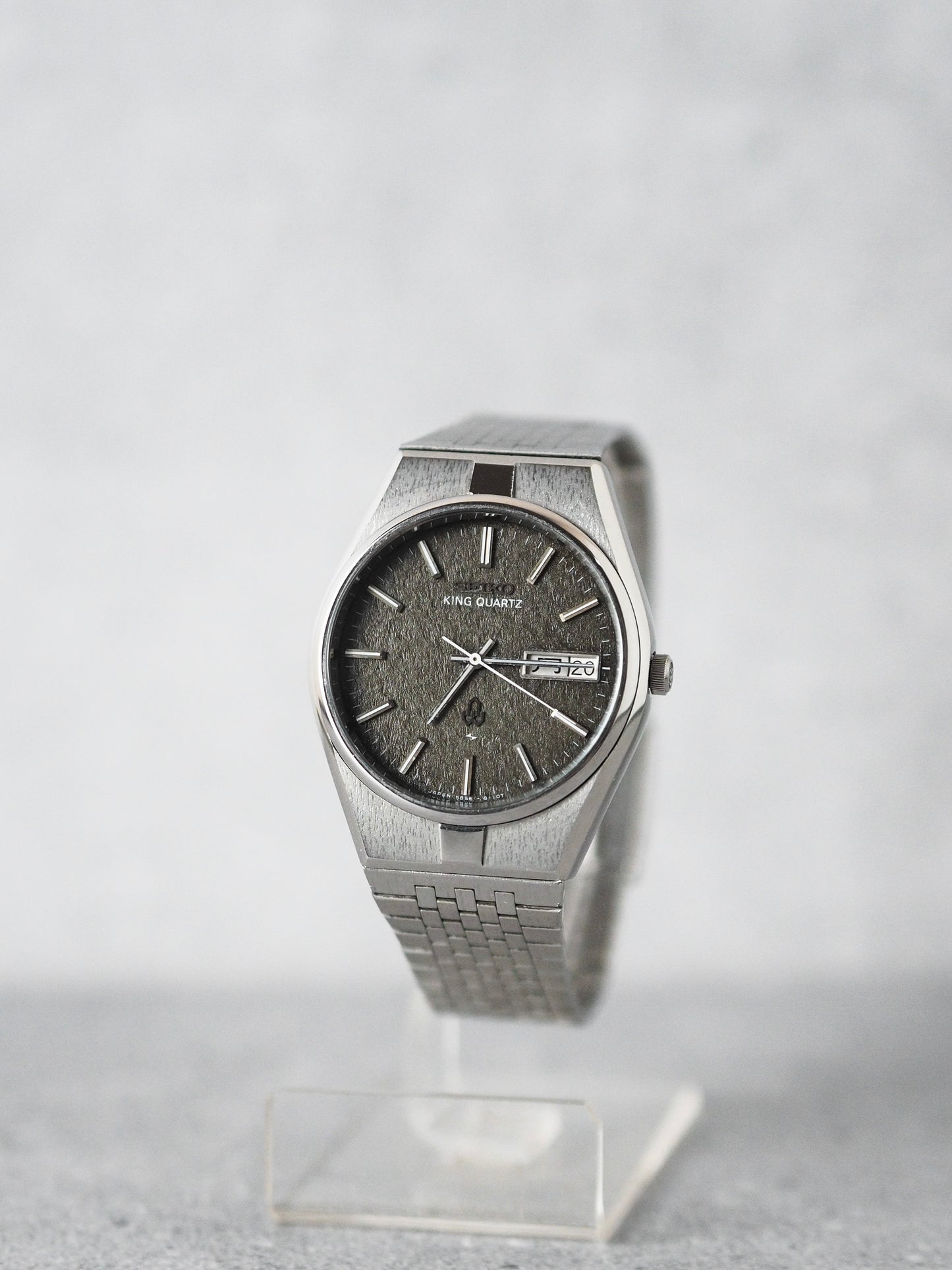 Seiko King Quartz 5856-8090 Grey Textured Dial