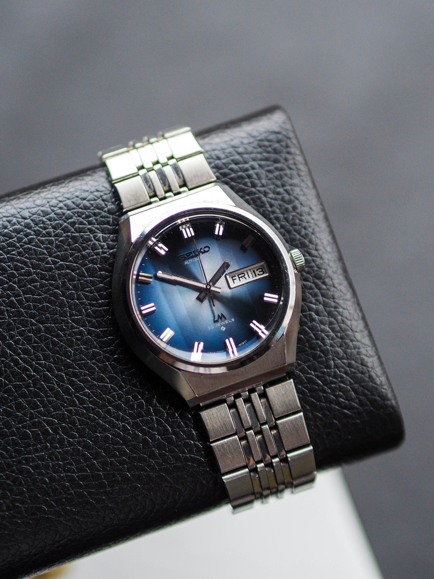 Seiko LM 5606-8061 Lord Matic Faceted Crystal Blue Radial Sunburst Dial