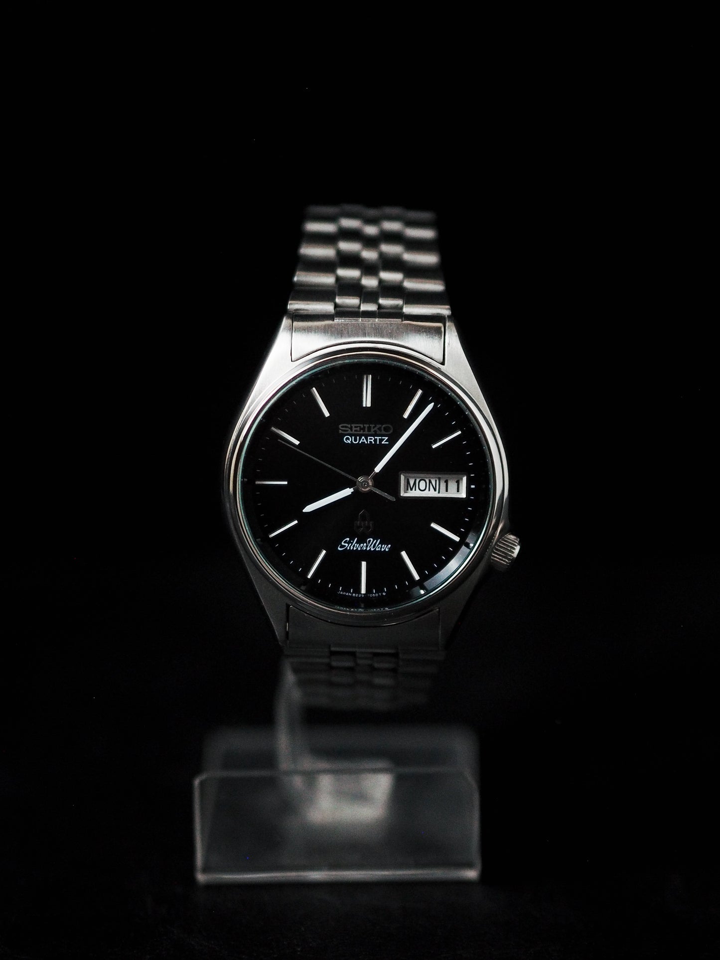 Seiko Quartz 8229-703B Silverwave Black Sunburst Dial