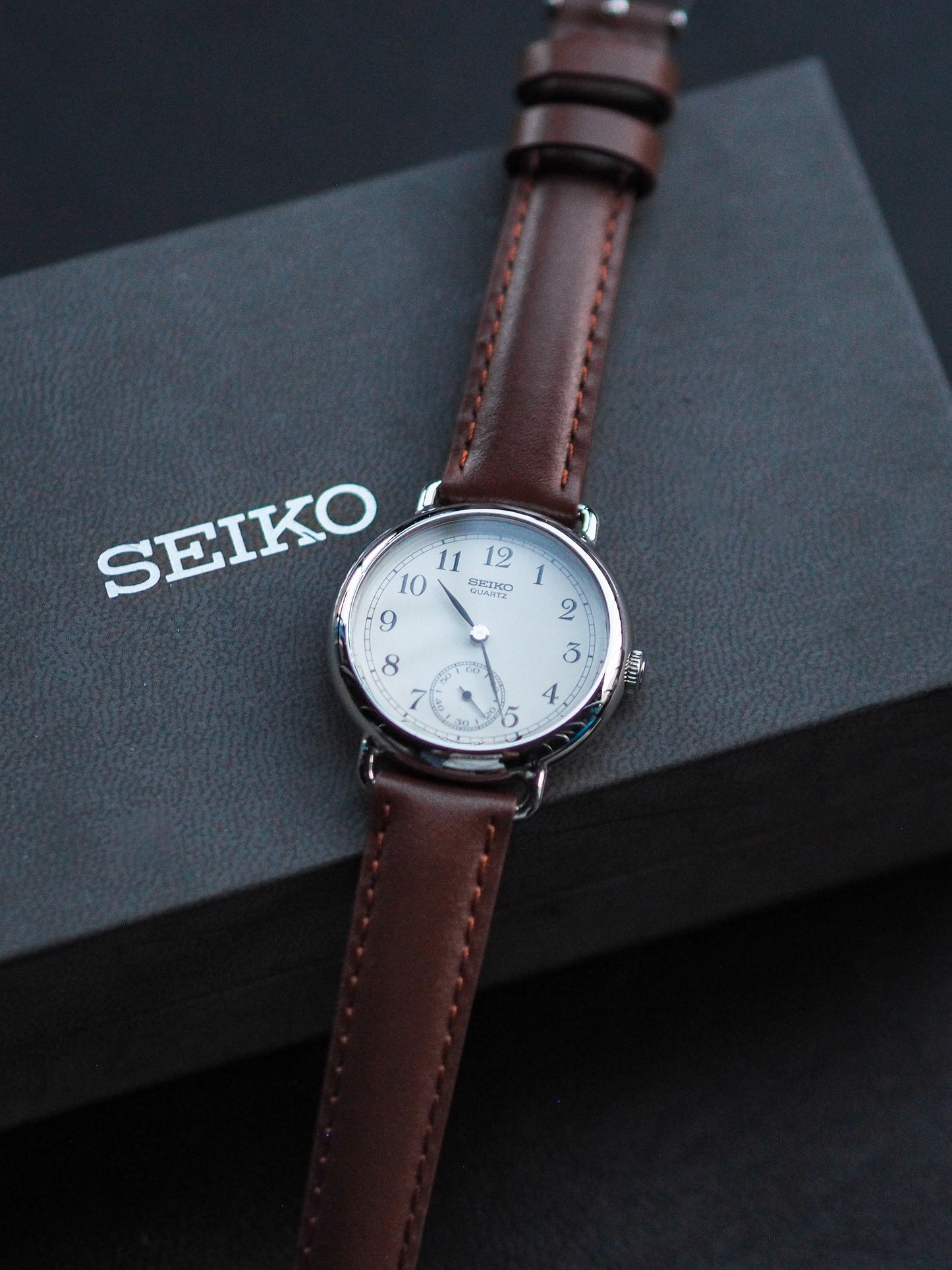 Seiko Quartz 2G28-6000 Sub-second White Dial