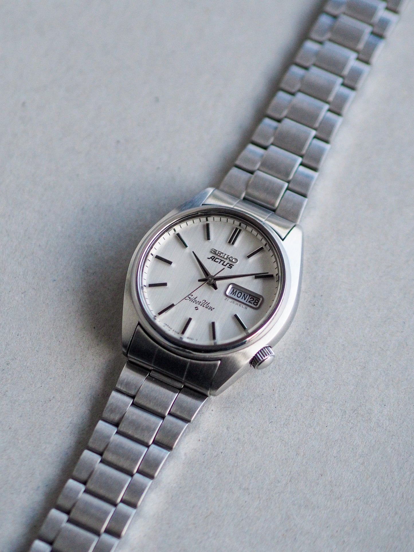 Seiko Actus 6306-8000 Silverwave White Linen Dial