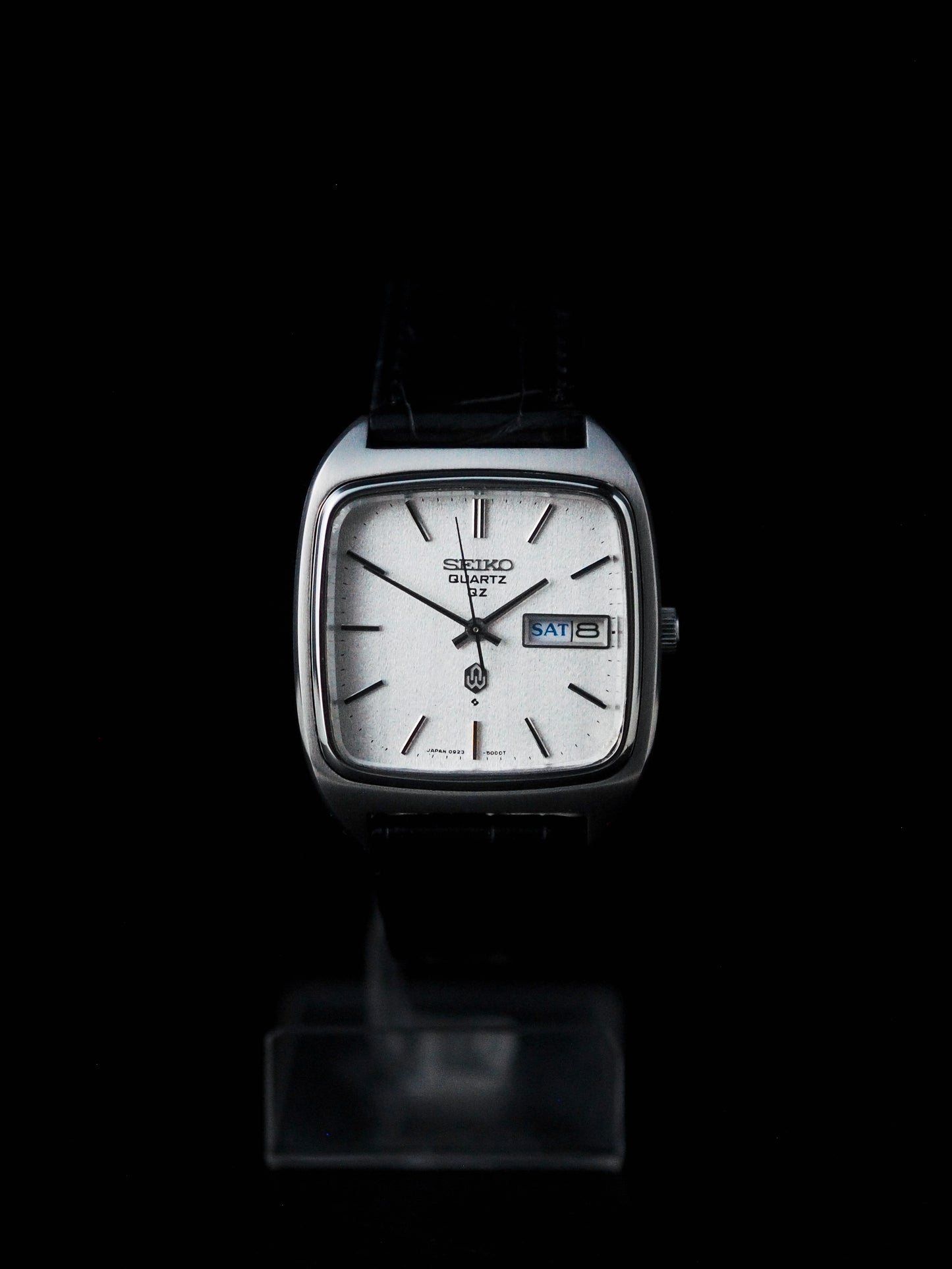 Seiko QZ 0923-5000 Quartz TV Shape White Rough Linen Textured Dial
