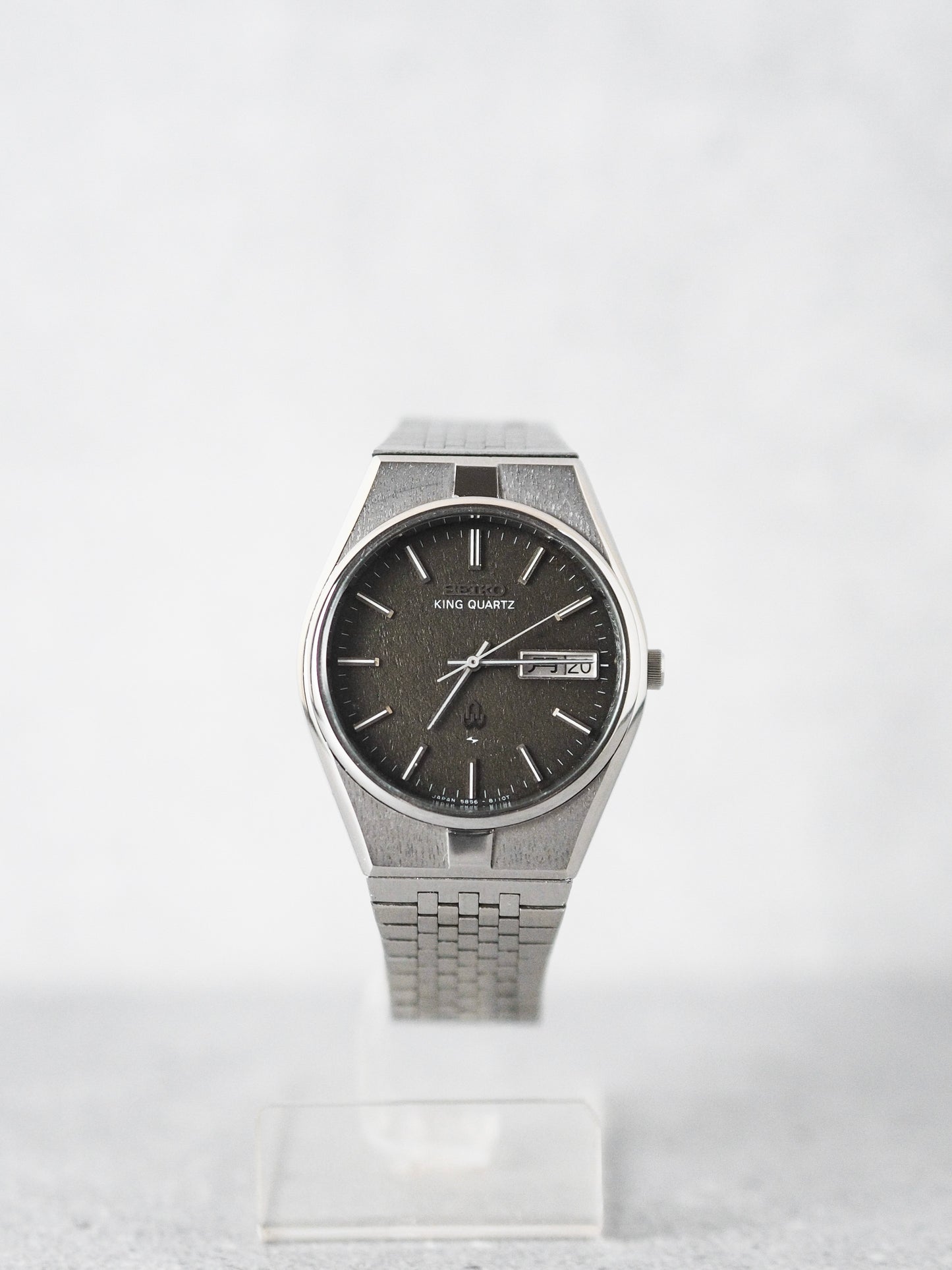 Seiko King Quartz 5856-8090 Grey Textured Dial
