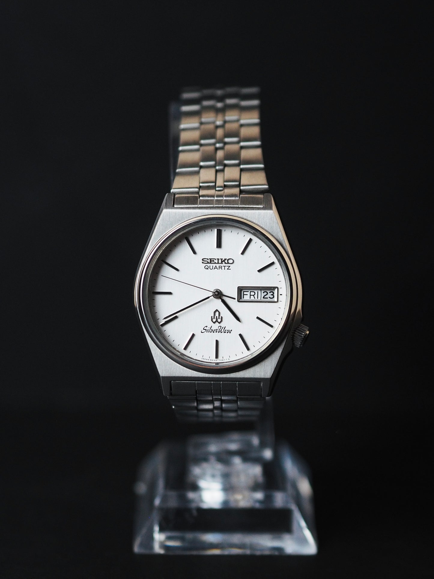 Seiko Quartz 8229-7040 Silverwave White Linen Dial