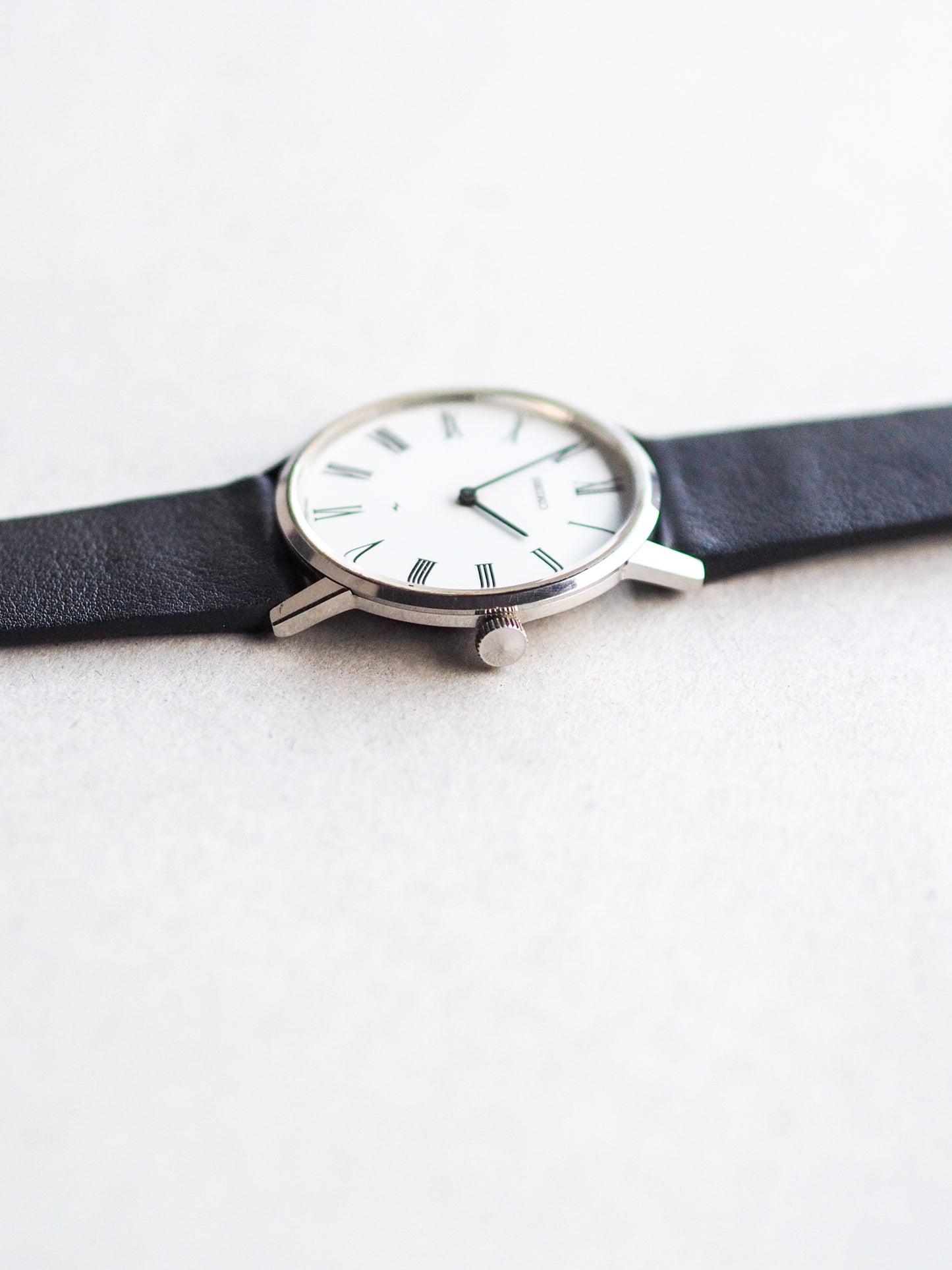 Seiko Chariot 2220-0430 Enamel White Roman Dial