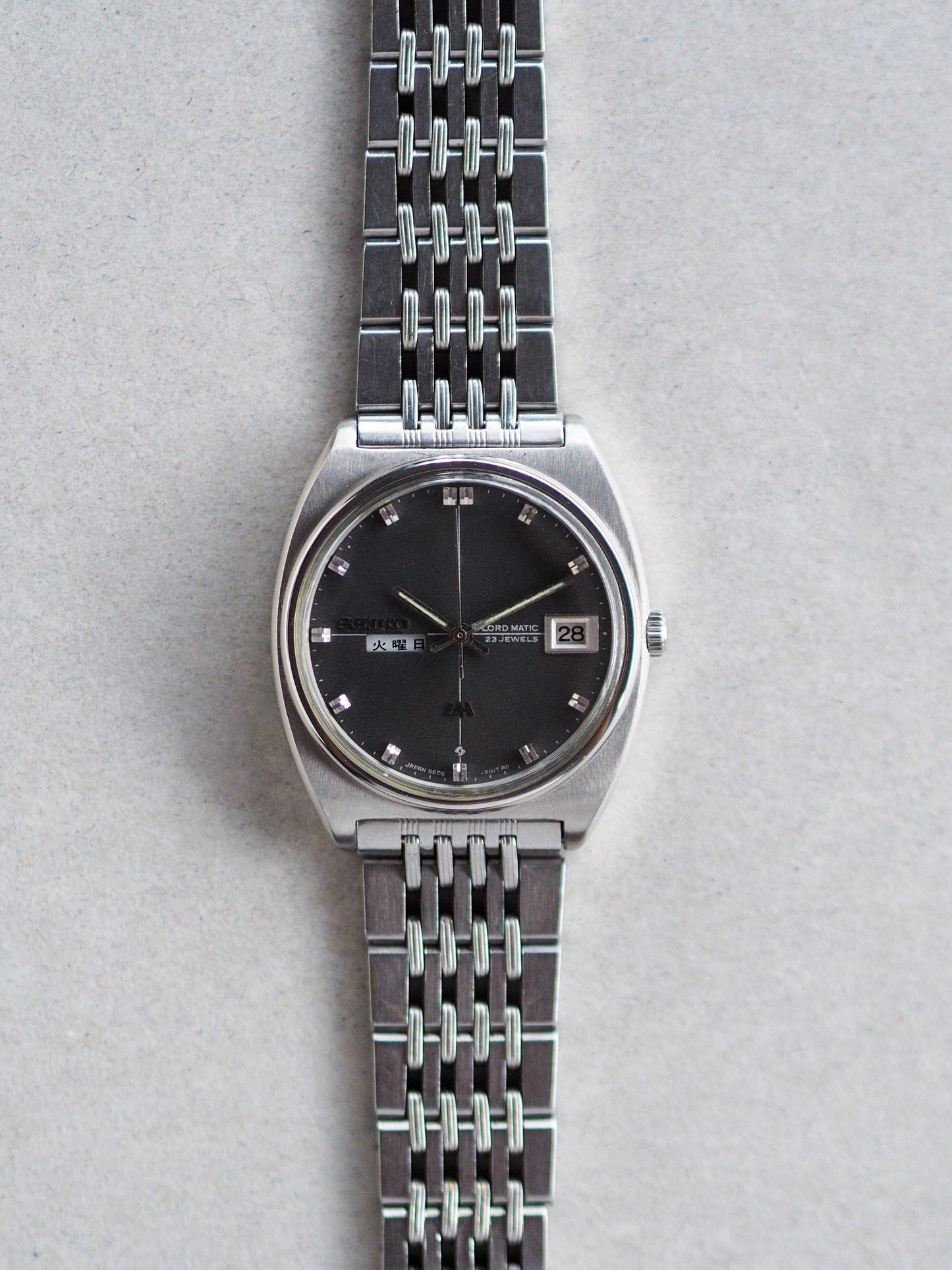 Seiko LM 5606-7050 Lord Matic Gray Crosshair Sunburst Dial