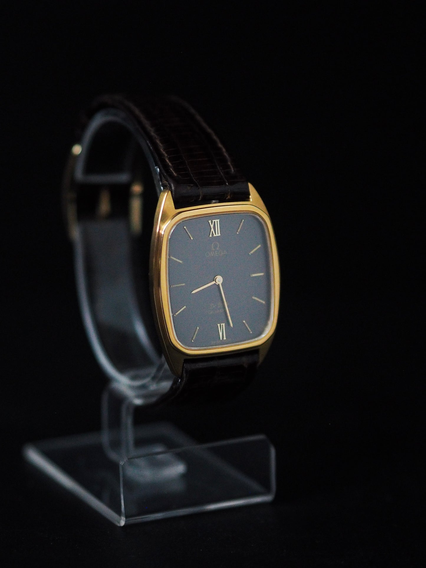 Omega De Ville Quartz 1365 Tank GP Cadran gris foncé