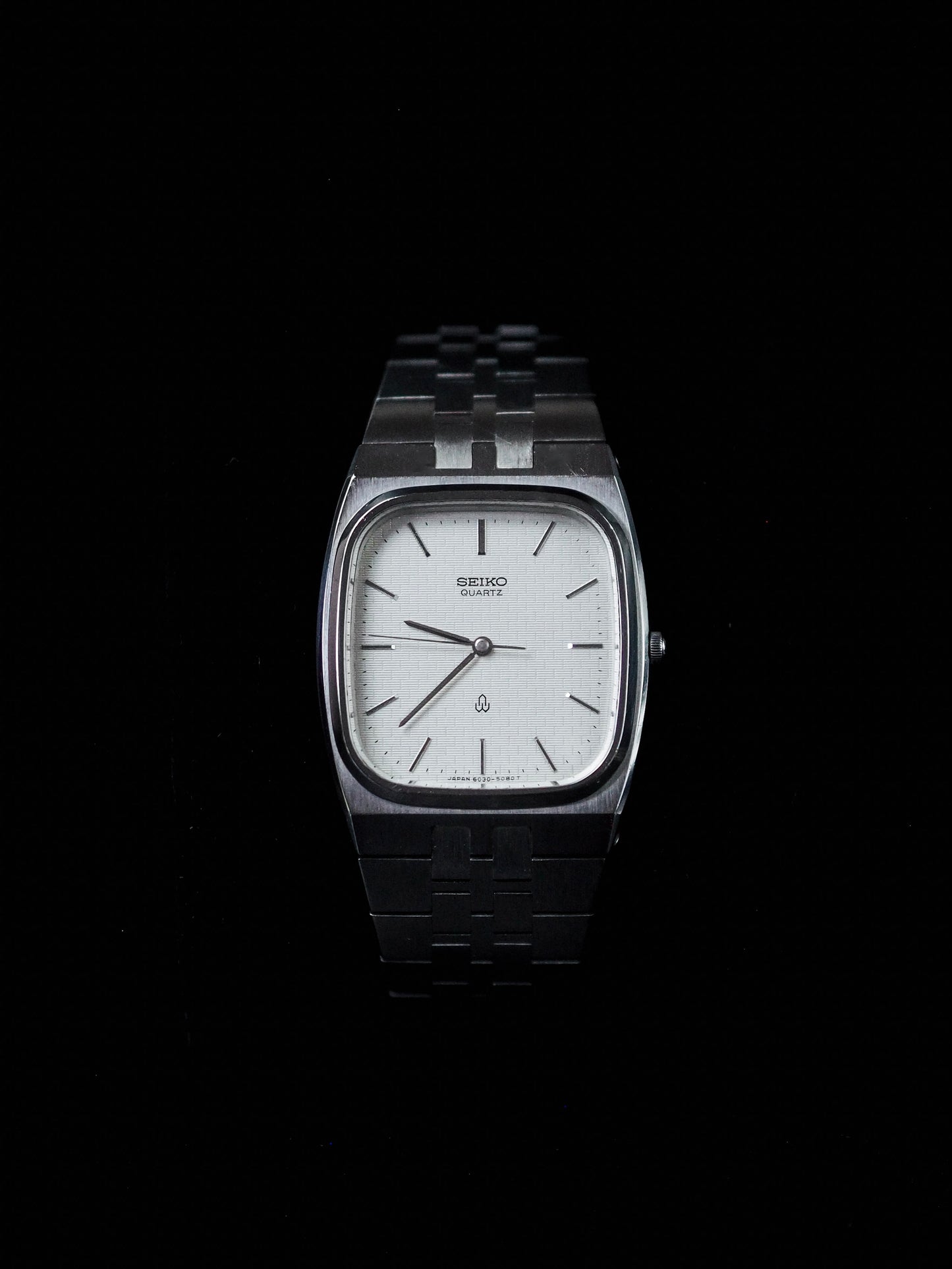 精工石英 6030-5090 Tank 独特的白色瓷砖图案表盘