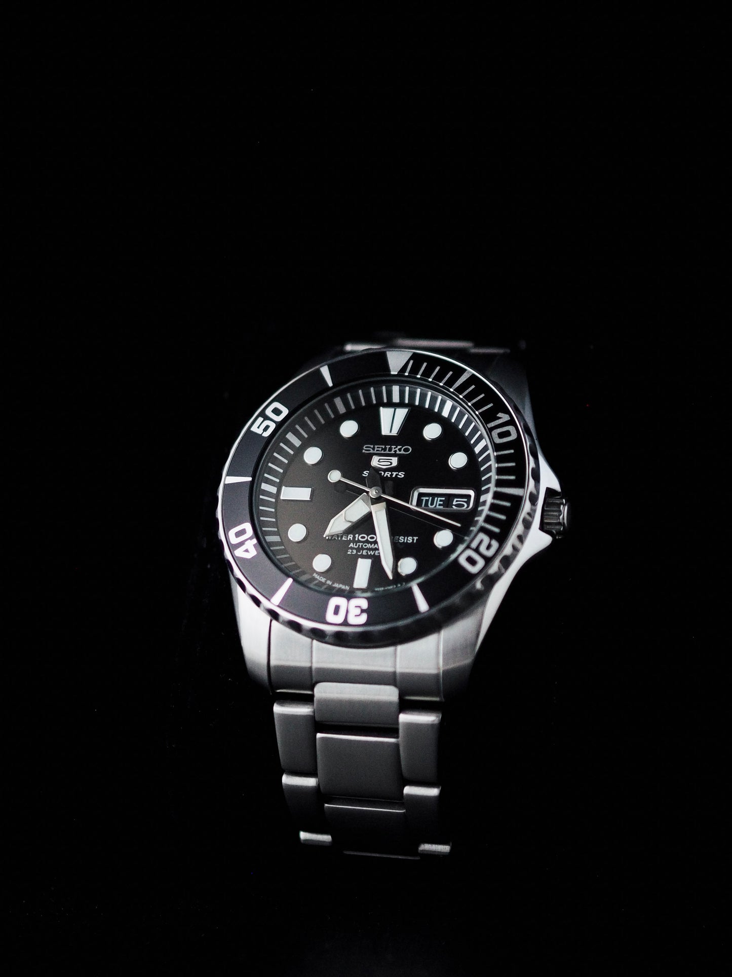 Seiko 5 Sports SNZF17J1 Cadran noir oursin