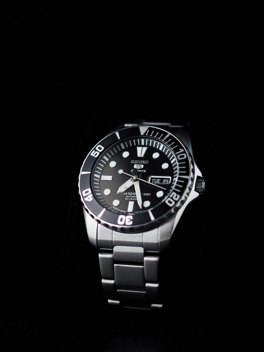 Seiko 5 Sports SNZF17J1 Cadran noir oursin
