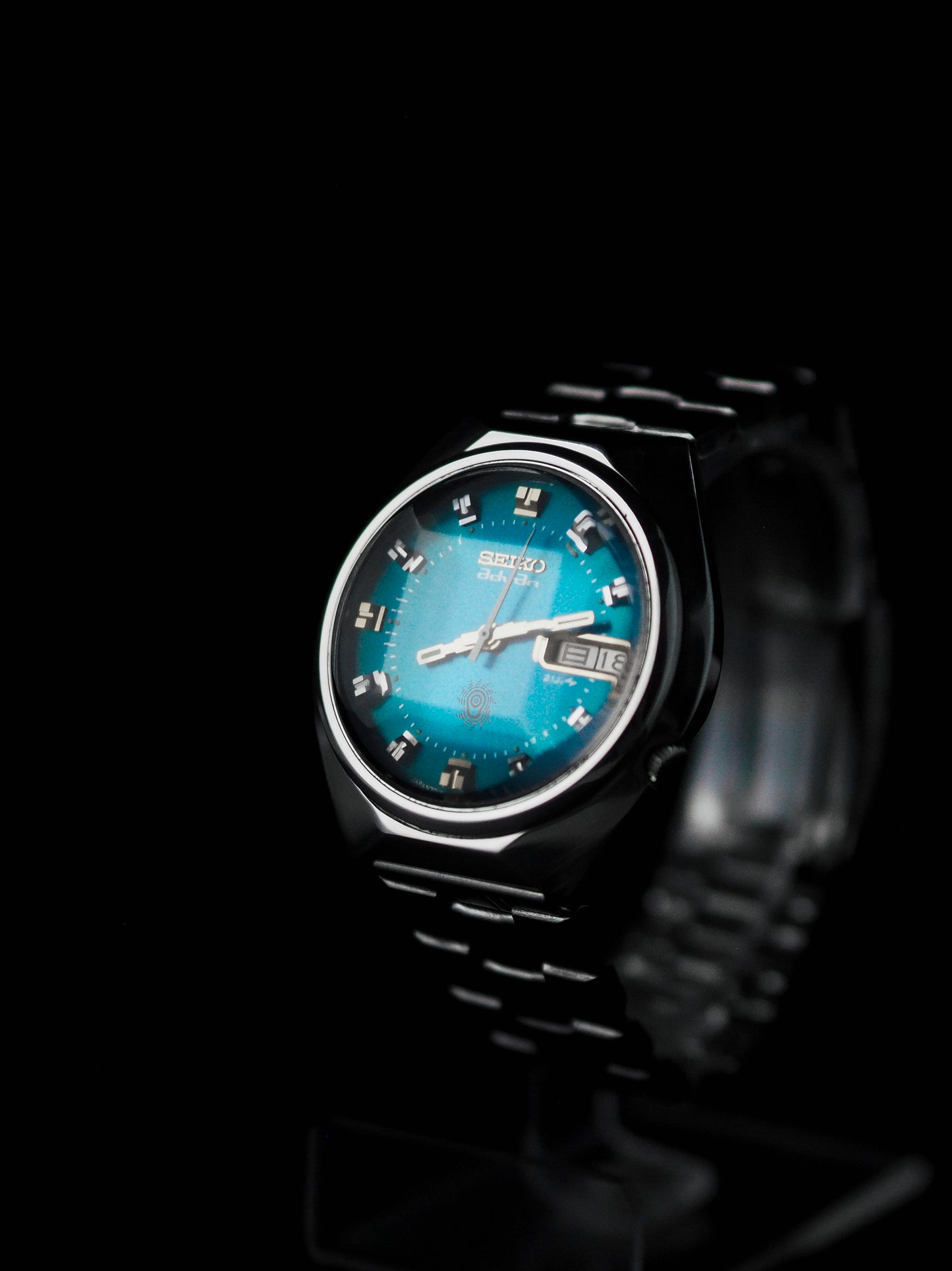 Seiko Advan 7019-7290 Faceted Crystal Blue Tosca Dial