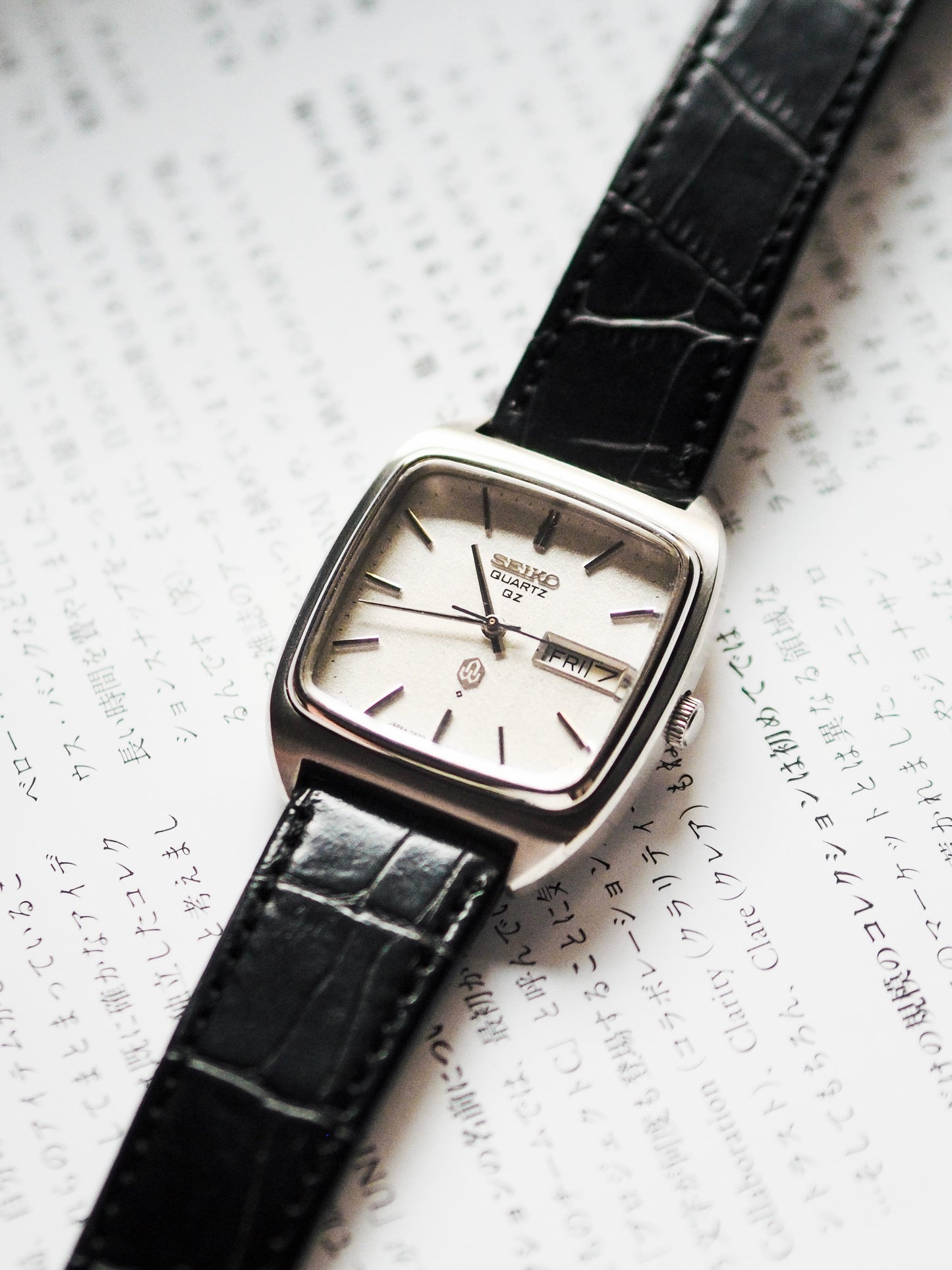 Seiko QZ 0923-5000 Quartz TV Shape White Rough Linen Textured Dial