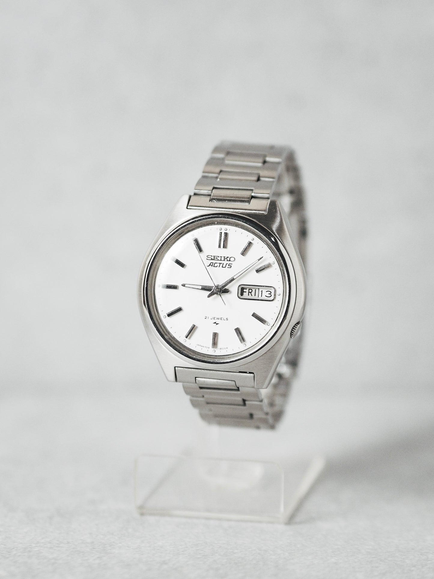 Seiko Actus 7019-8010 White Linen Dial