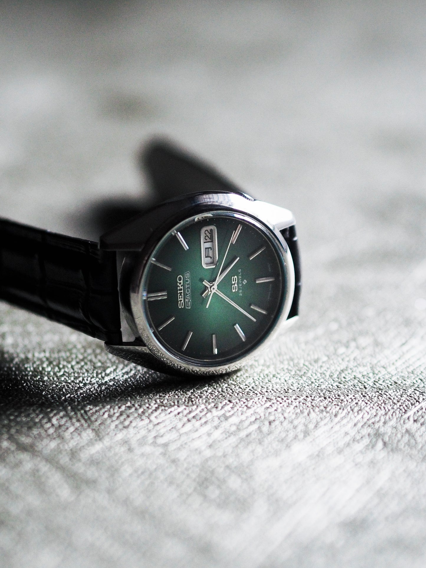 Seiko 5 Actus SS 6106-8660 JDM Cadran Sunburst Radiant Vert