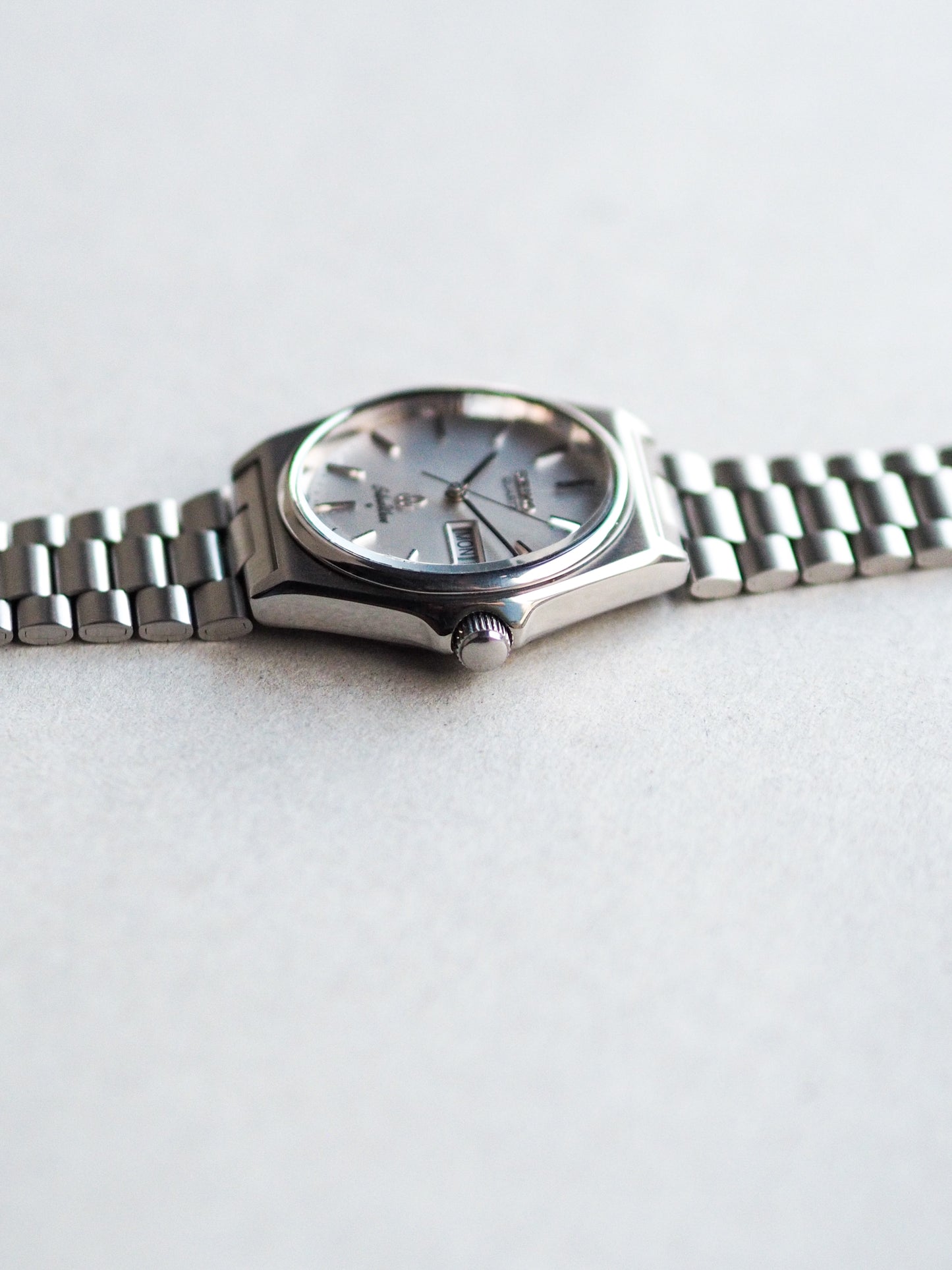 Seiko Quartz 8229-8000 Silverwave Silver Linen Textured Dial