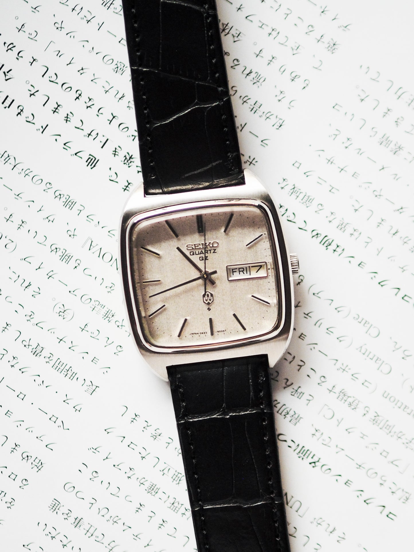Seiko QZ 0923-5000 Quartz TV Shape White Rough Linen Textured Dial