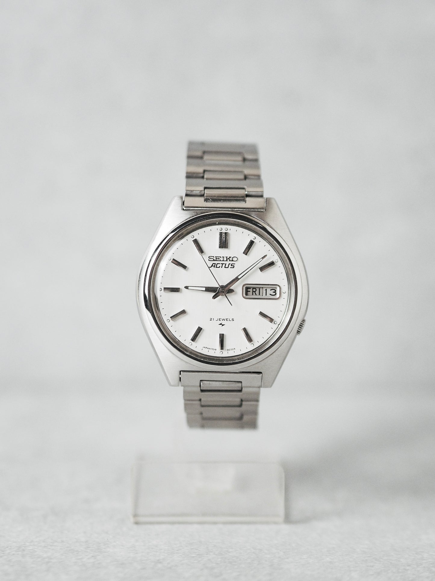Seiko Actus 7019-8010 White Linen Dial