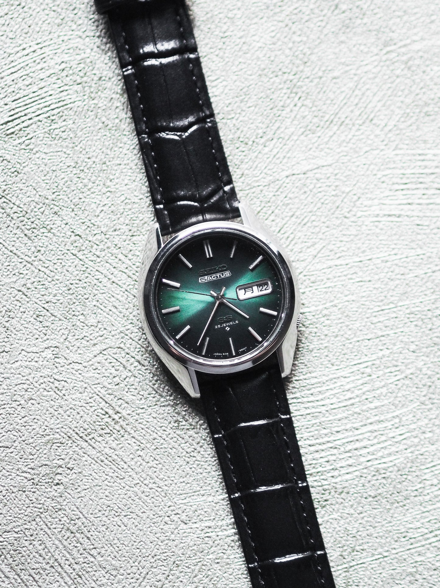 Seiko 5 Actus SS 6106-8660 JDM Cadran Sunburst Radiant Vert