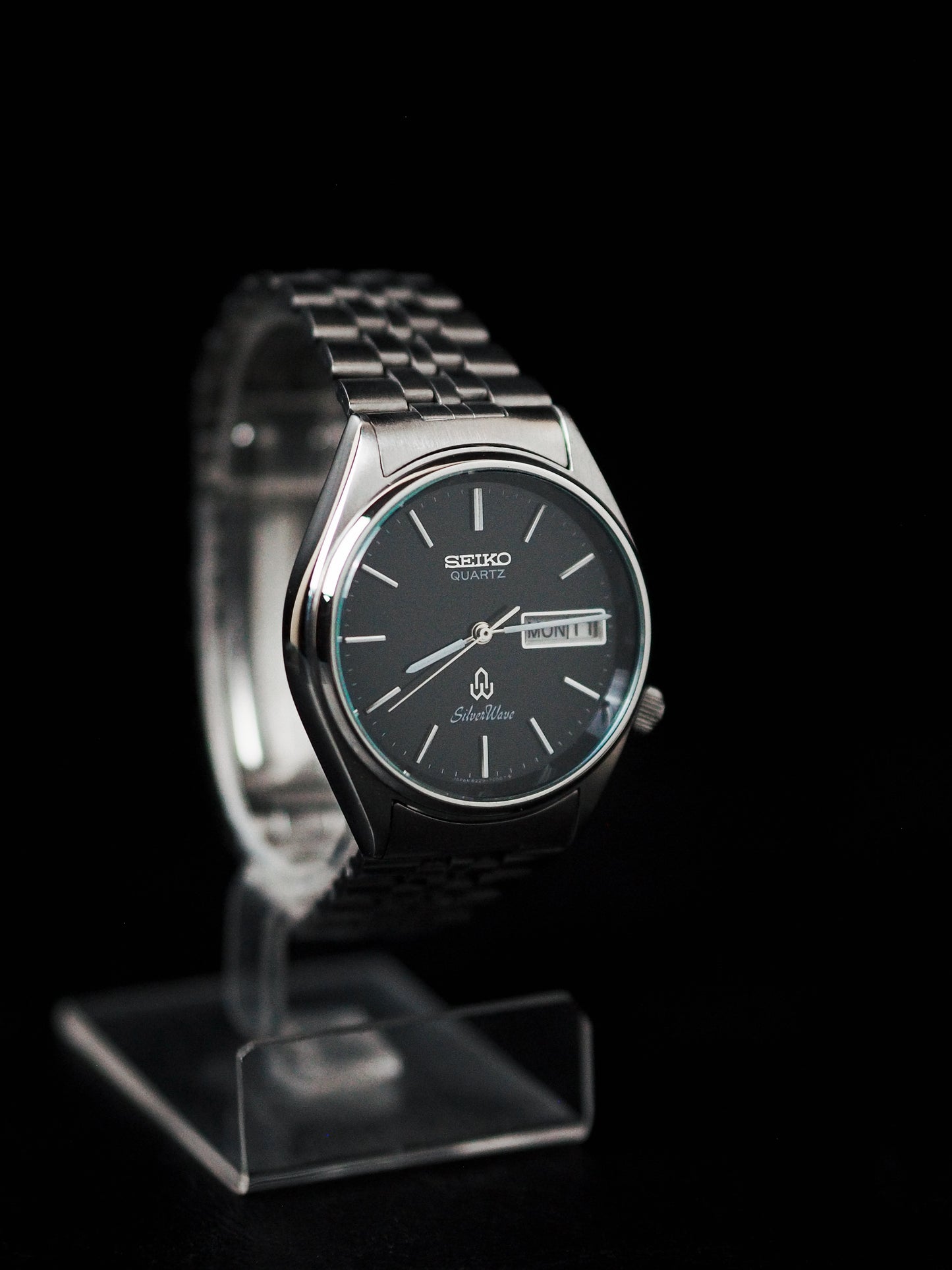 Seiko Quartz 8229-703B Silverwave Black Sunburst Dial