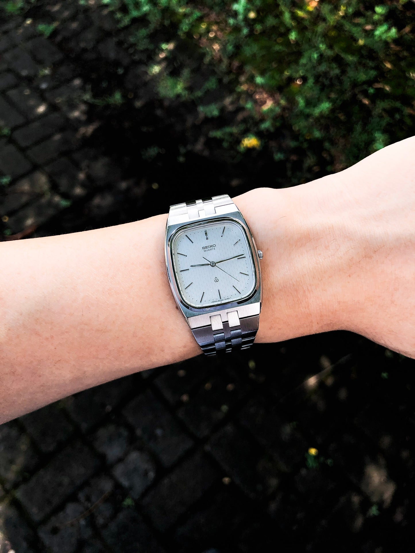 精工石英 6030-5090 Tank 独特的白色瓷砖图案表盘