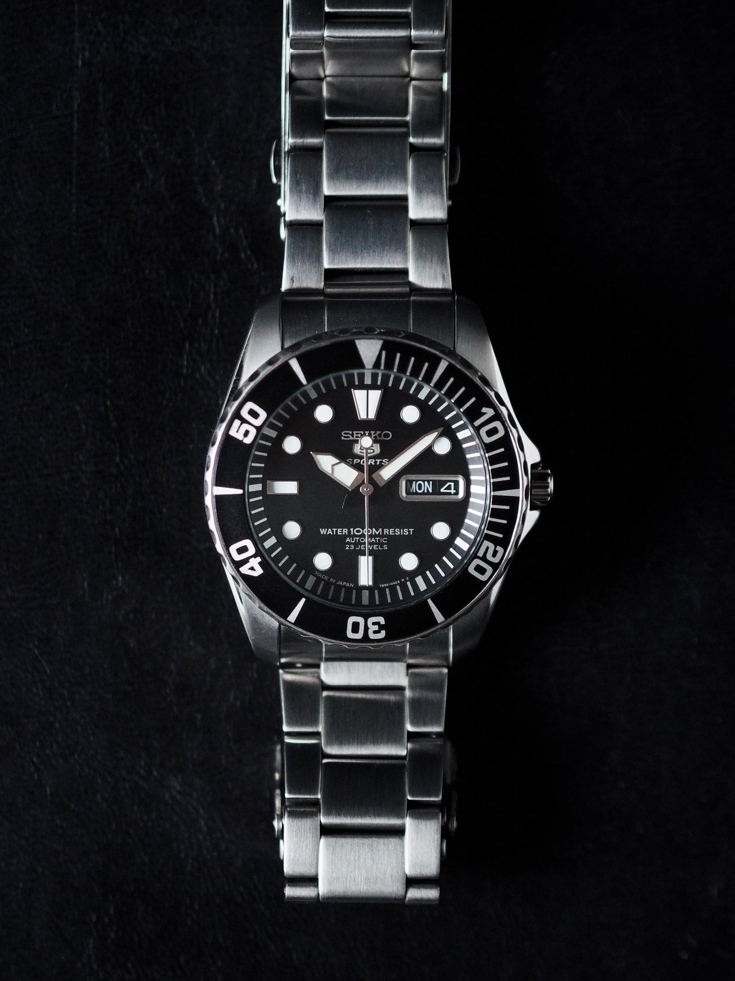 Seiko 5 Sports SNZF17J1 Cadran noir oursin