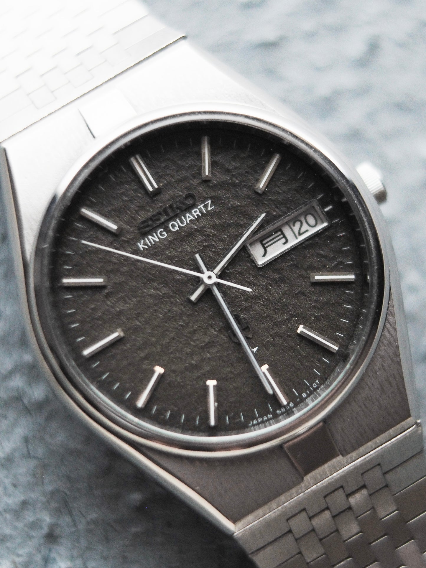 Seiko King Quartz 5856-8090 Grey Textured Dial
