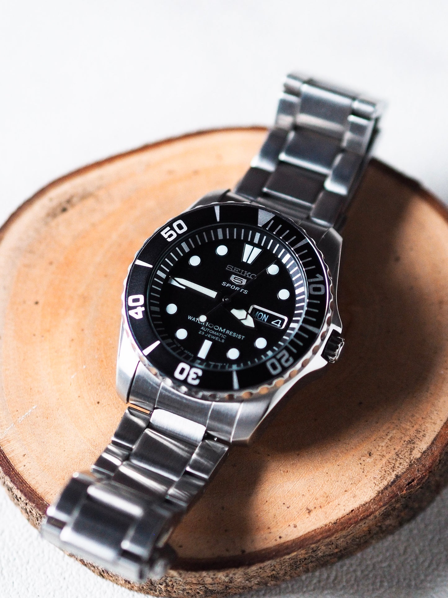 Seiko 5 Sports SNZF17J1 Cadran noir oursin