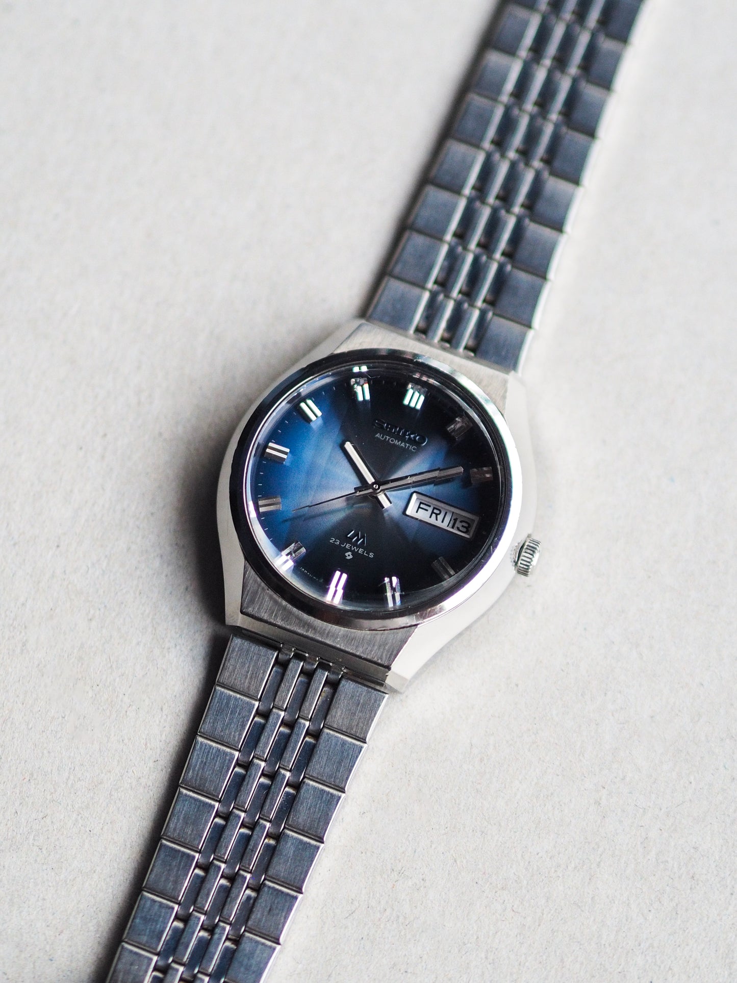 Seiko LM 5606-8061 Lord Matic Faceted Crystal Blue Radial Sunburst Dial