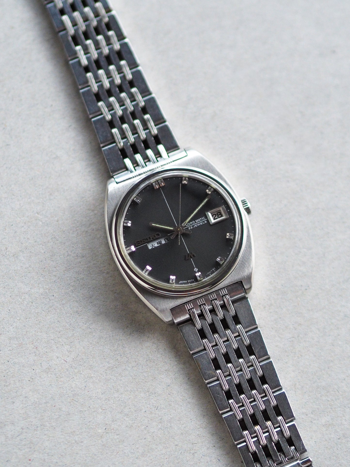 Seiko LM 5606-7050 Lord Matic Gray Crosshair Sunburst Dial