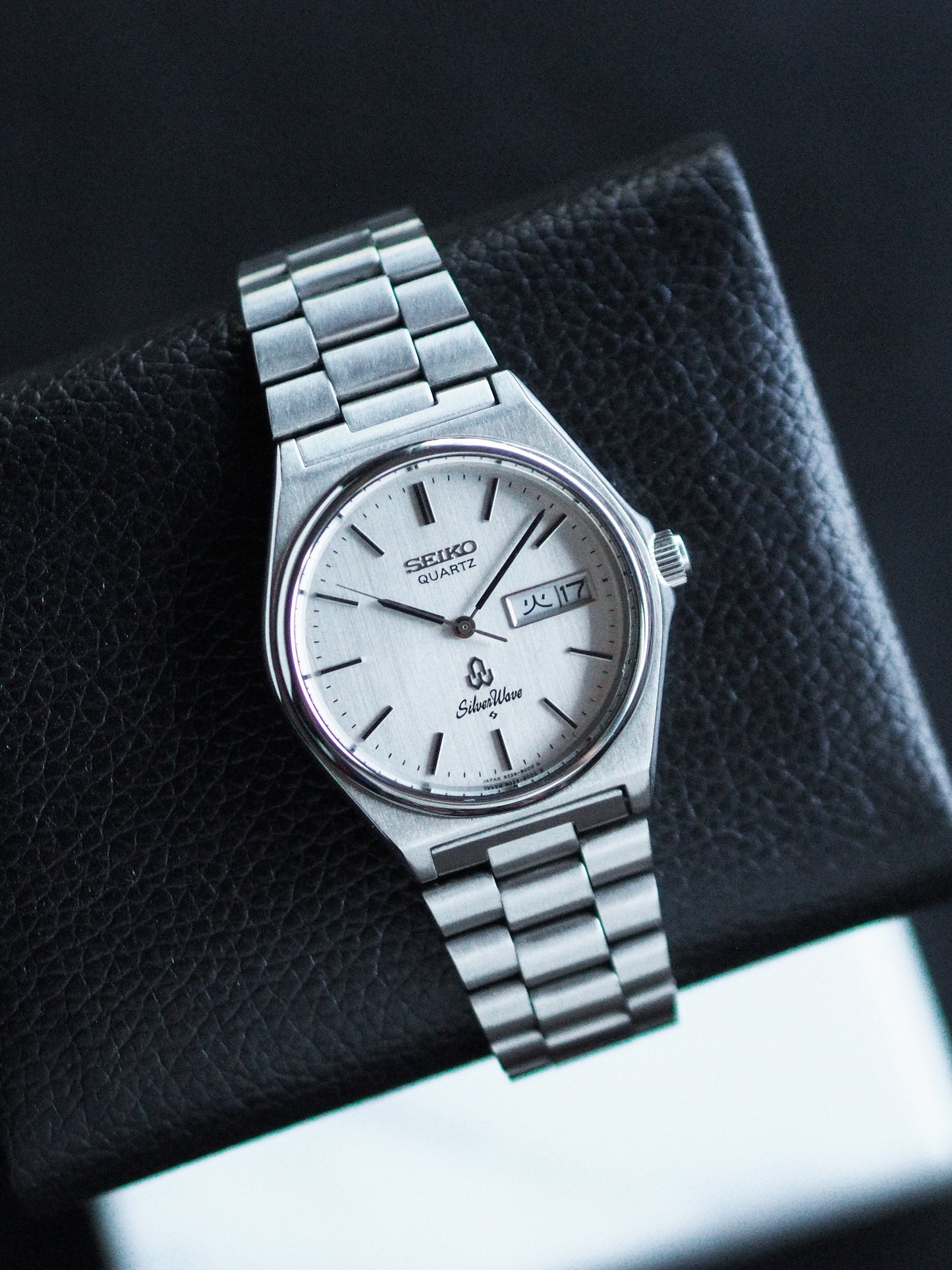 Seiko Quartz 8229-8000 Silverwave Silver Linen Textured Dial