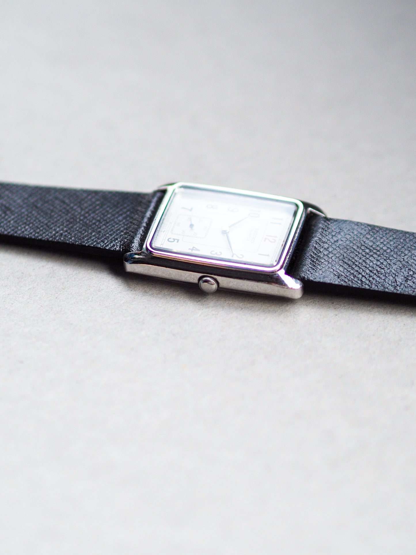 Seiko Quartz 2G28-5010 Tank Sub-second White Numeral Dial