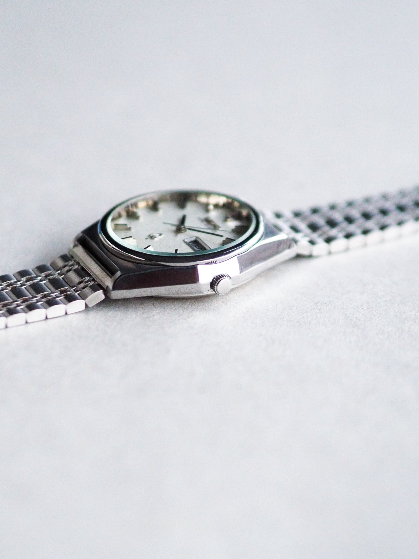 Seiko King Quartz 4823-8120 White Glossy Textured Dial