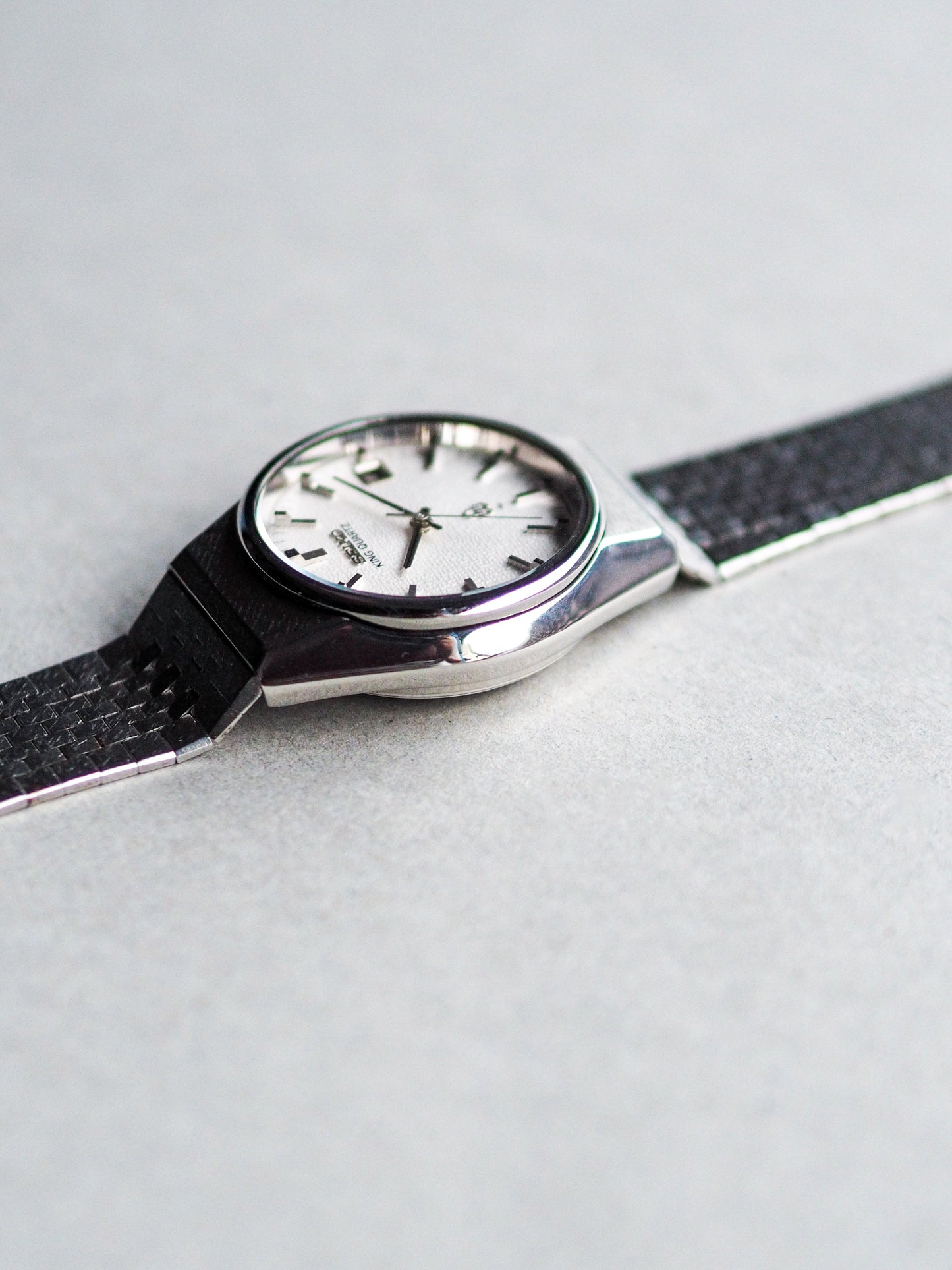 Seiko King Quartz 0852-8025 White Hammered Dial