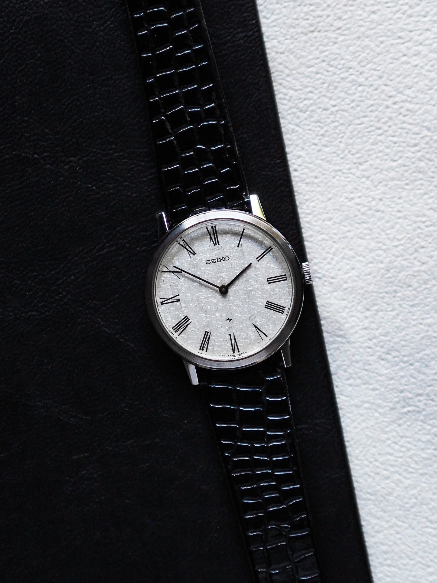 Seiko Chariot 2220-0180 Hi-Beat White Hammered Dial