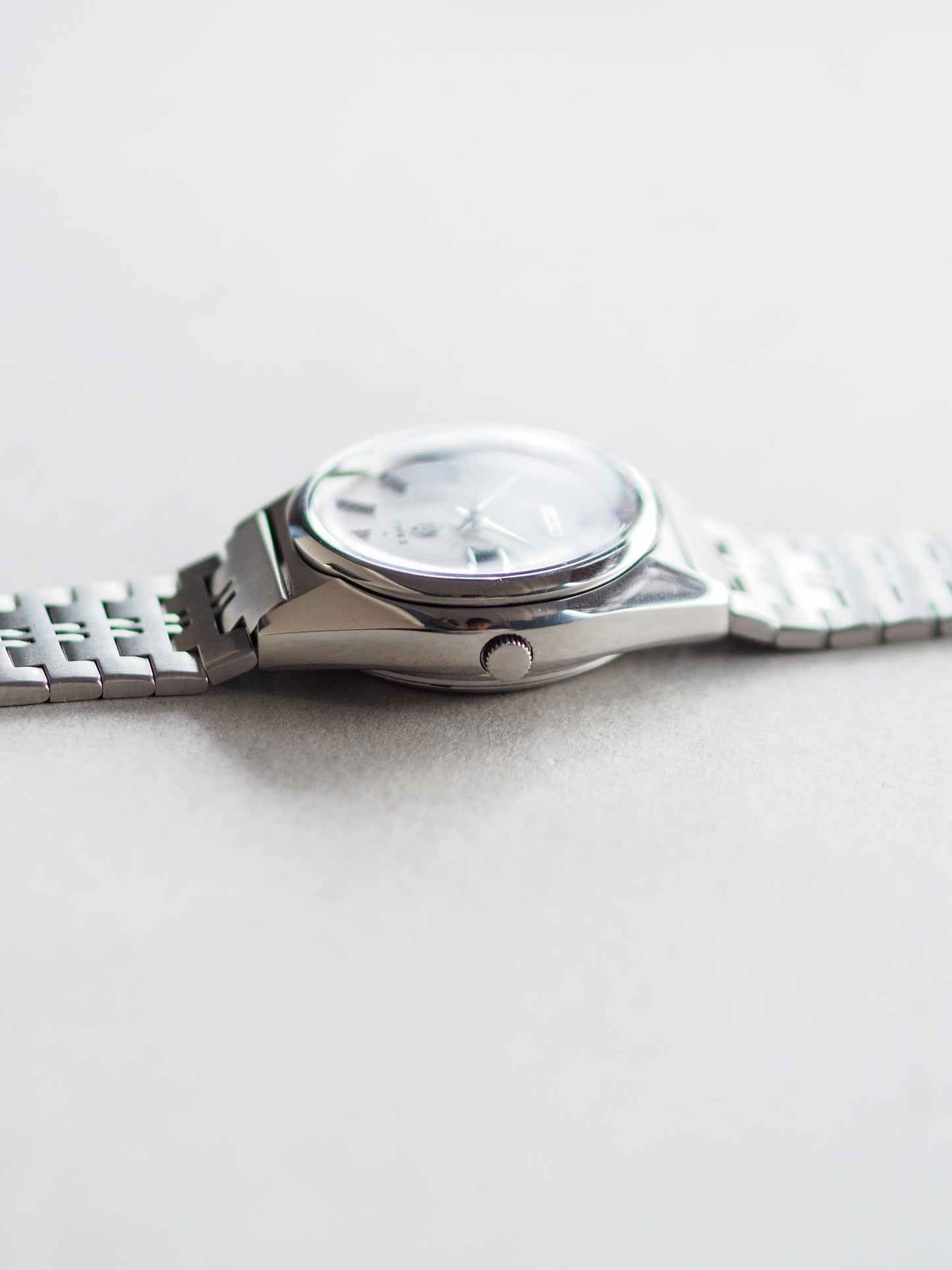 Seiko Quartz 4623-8020 Type II White Pinstripe Dial