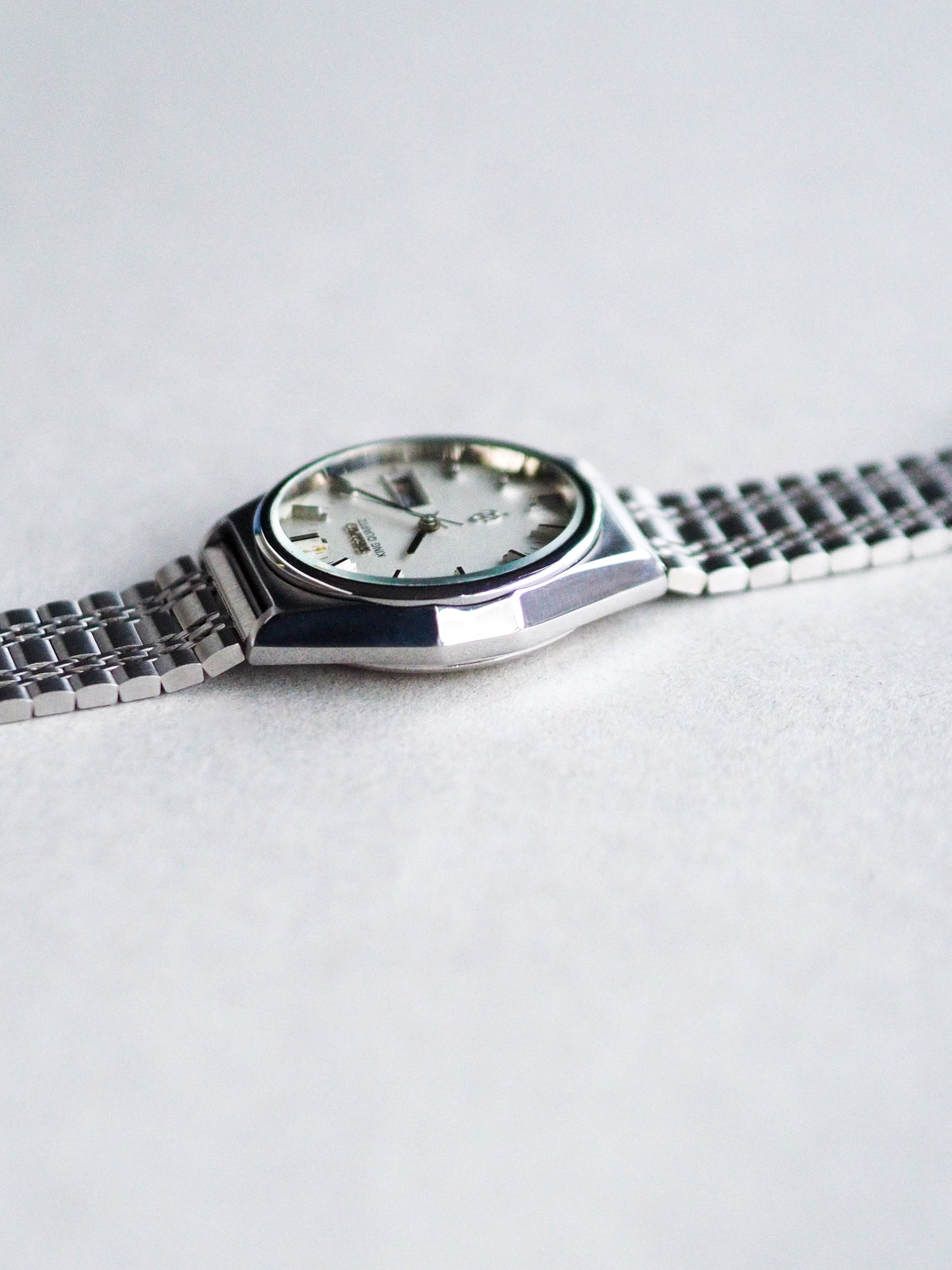 Seiko King Quartz 4823-8120 White Glossy Textured Dial