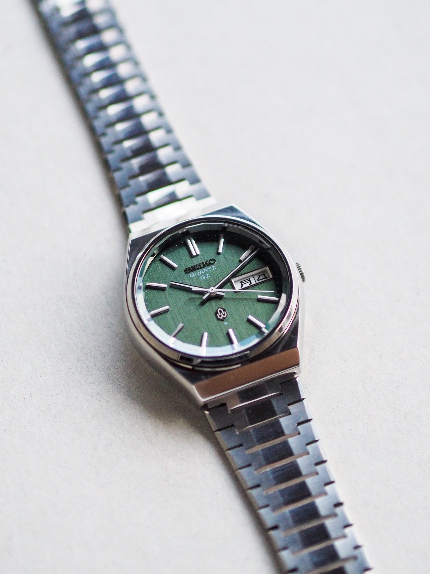 Seiko QZ 0923-8040 Quartz Green Moss Linen Dial