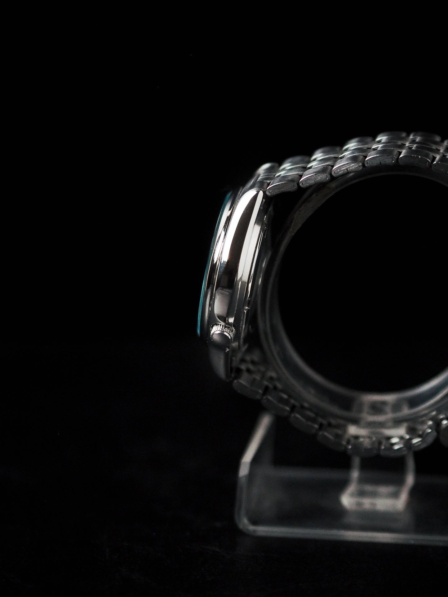 Seiko Quartz 8229-703B Silverwave Black Sunburst Dial