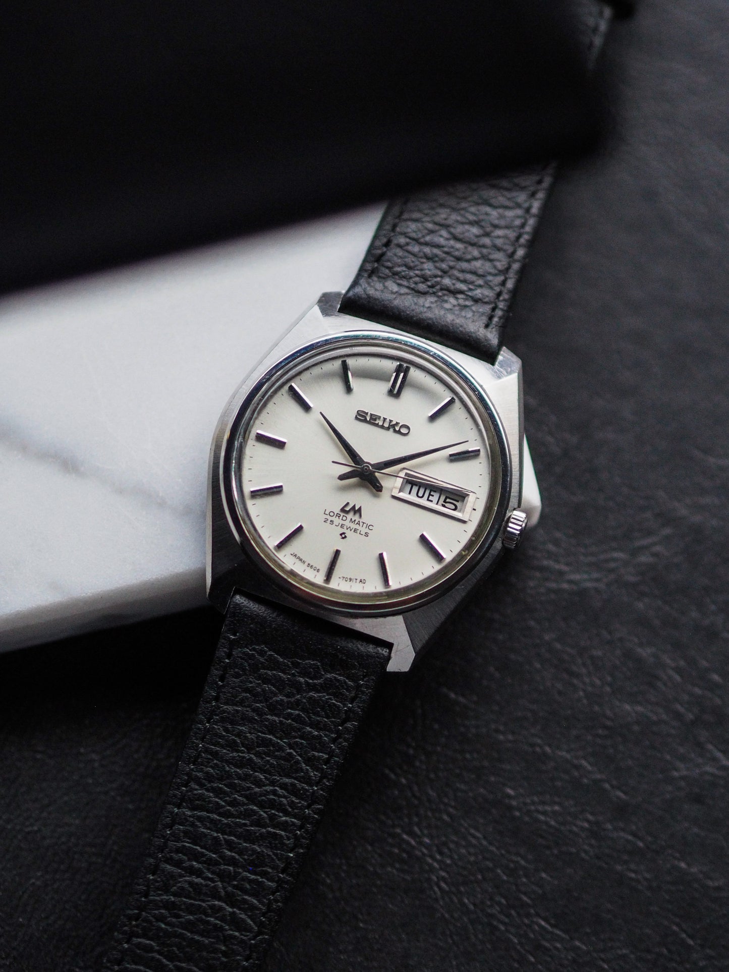 Seiko LM 5606-7000 Lord Matic Silver Sunburst Dial